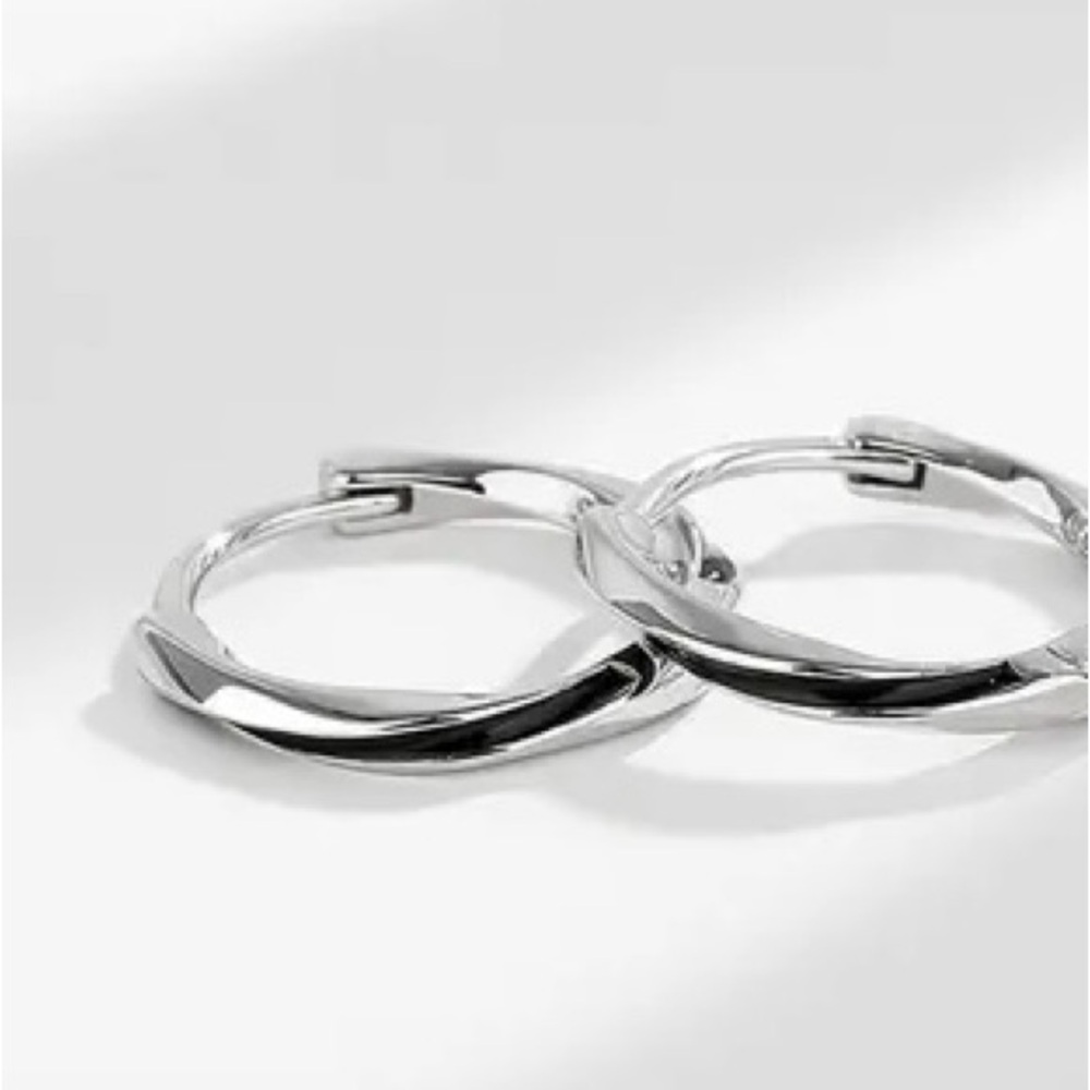 .925 Sterling Silver  Mobius Hoop Earrings New